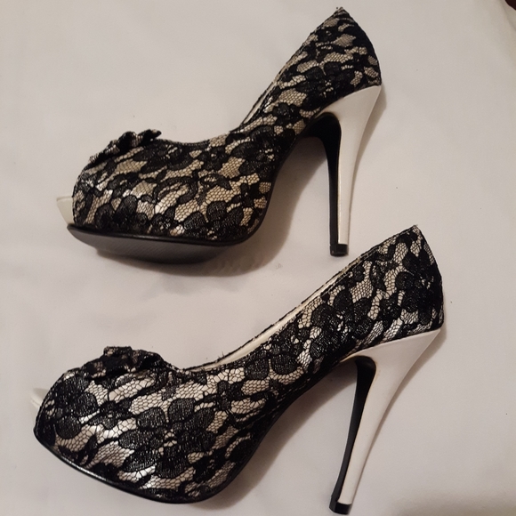 Lasonia Elegant Black and White Lace Heels - Picture 3 of 4